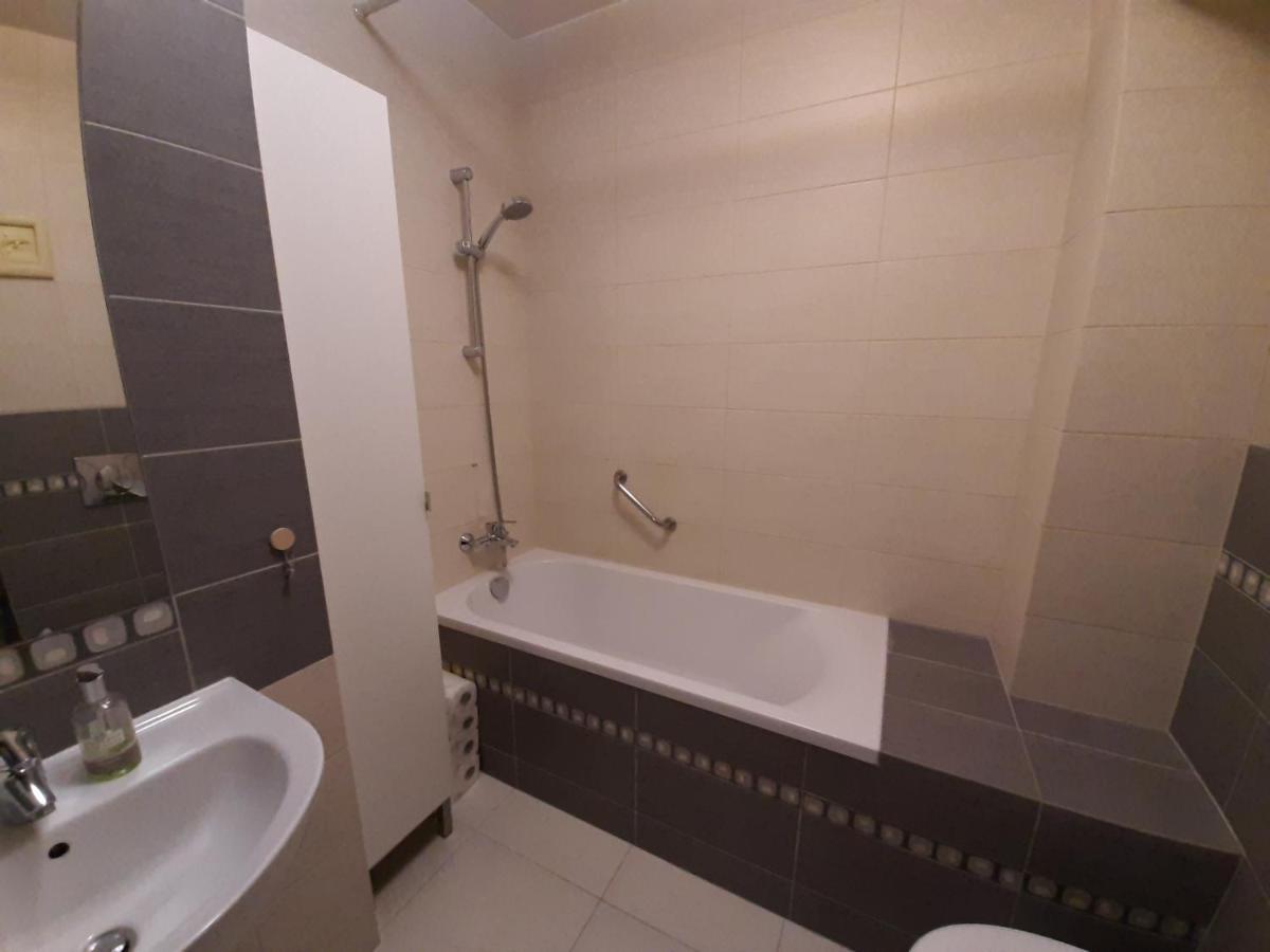 Apartament Di Trevi - Klimatyzacja Apartment Вроцлав Екстериор снимка